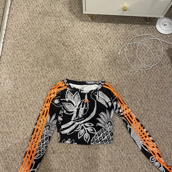 Adidas adorable crop workout top - Picture 1 of 2